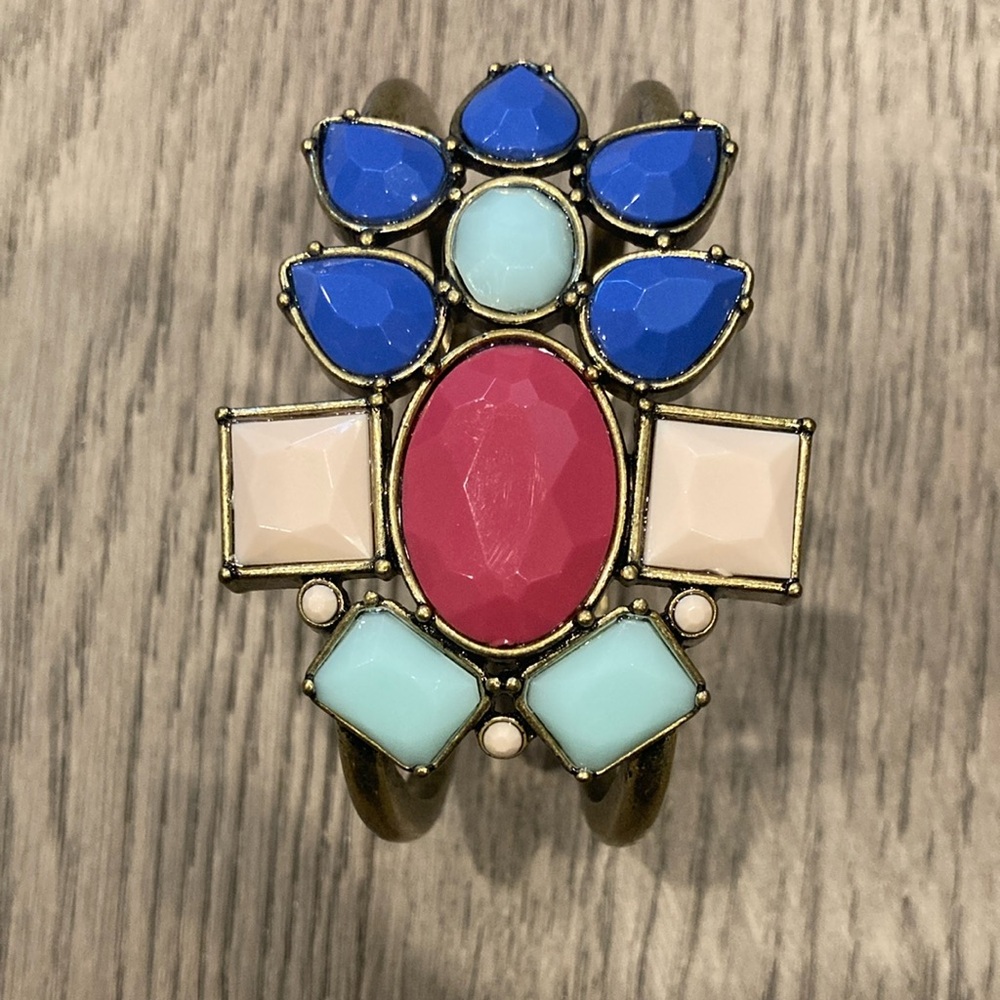 Avon hinged bracelet